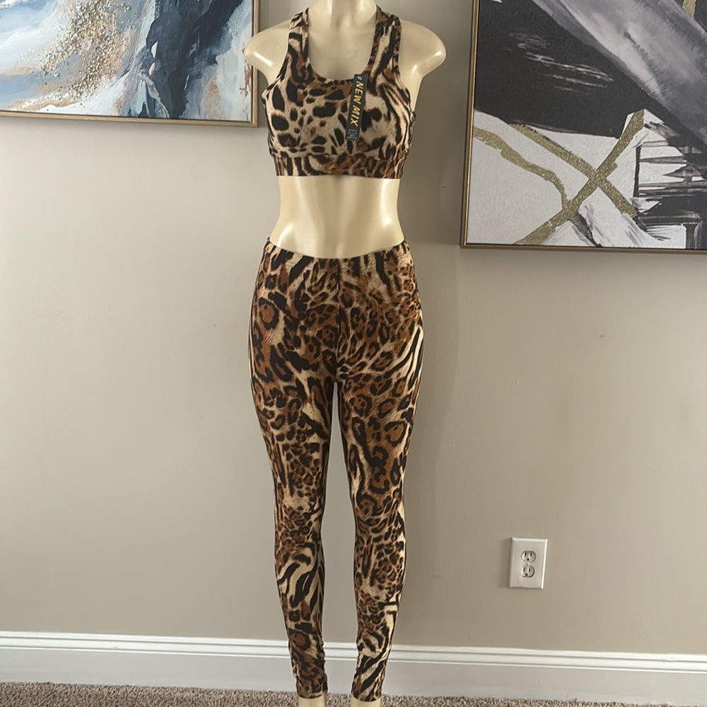BUTTERY SMOOTH PREDATOR LEOPARD LEGGINGS AND BRA SET size S/M - Picture 4 of 10